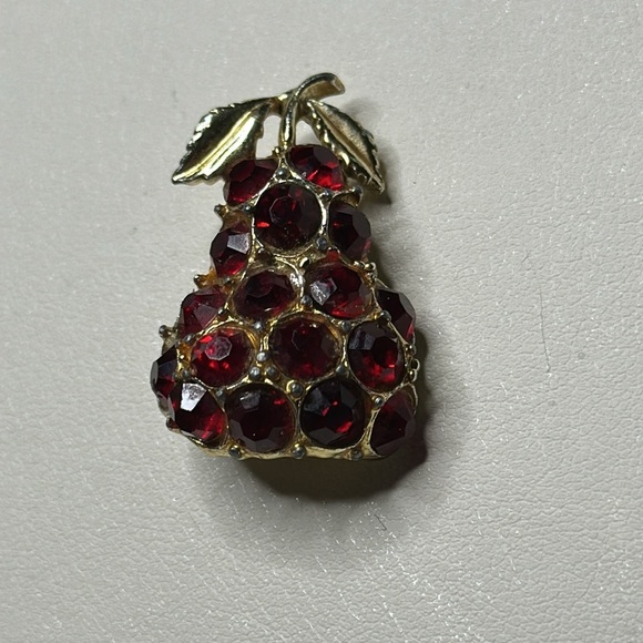 Vintage Rare red pear crystal brooch - Picture 4 of 7